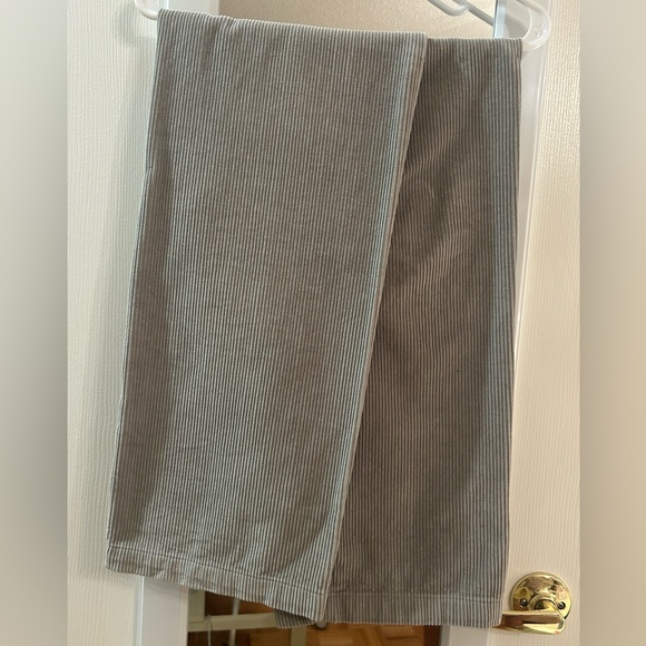 TNA Women’s Olive Green Corduroy Pants, size 2 - Picture 3 of 6